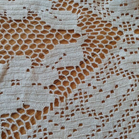 Vintage Filet Crochet Table Runner 40.5" by 17" Diamonds Flowers White Cotton - Picture 14 of 14